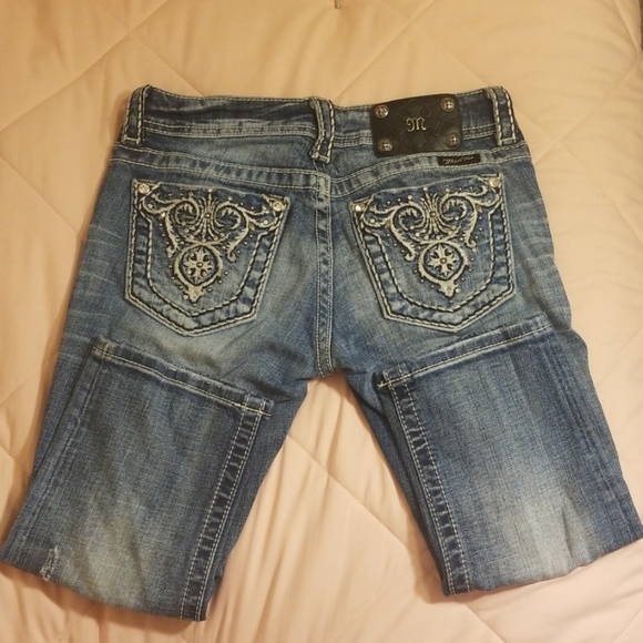 Miss Me Jean's cropped distressed denim capri's - Picture 5 of 8